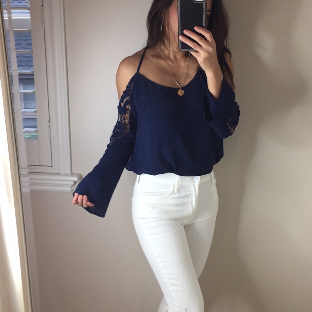 Final Price Drop ! Cold shoulder bell sleeves - Picture 2 of 8